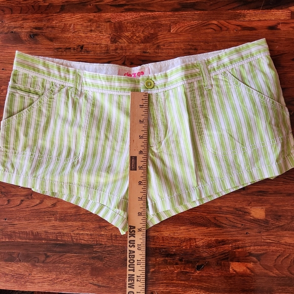 dear ab Green Striped Short Shorts Size 8 - Picture 5 of 6
